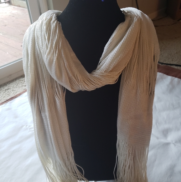 3/$15 textured white shawl scarf - Picture 1 of 2
